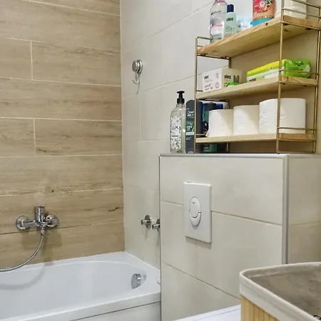 Jc10 3 Bedroom, Free Parking, 73sqm * Novi Sad