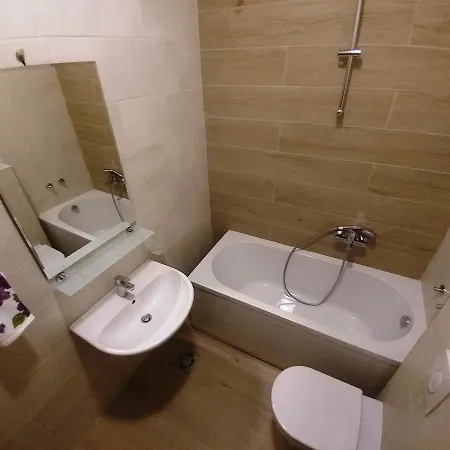 Jc10 3 Bedroom, Free Parking, 73sqm *