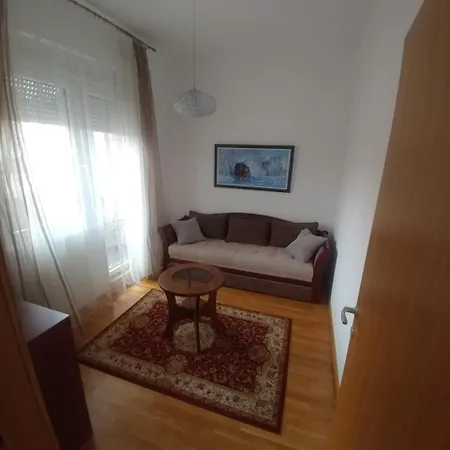Apartment Jc10 3 Bedroom, Free Parking, 73sqm Novi Sad
