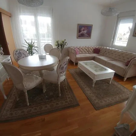 Jc10 3 Bedroom, Free Parking, 73sqm *